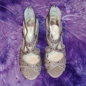 ⏳LAST CHANCE⏳ Gianni Bini heels